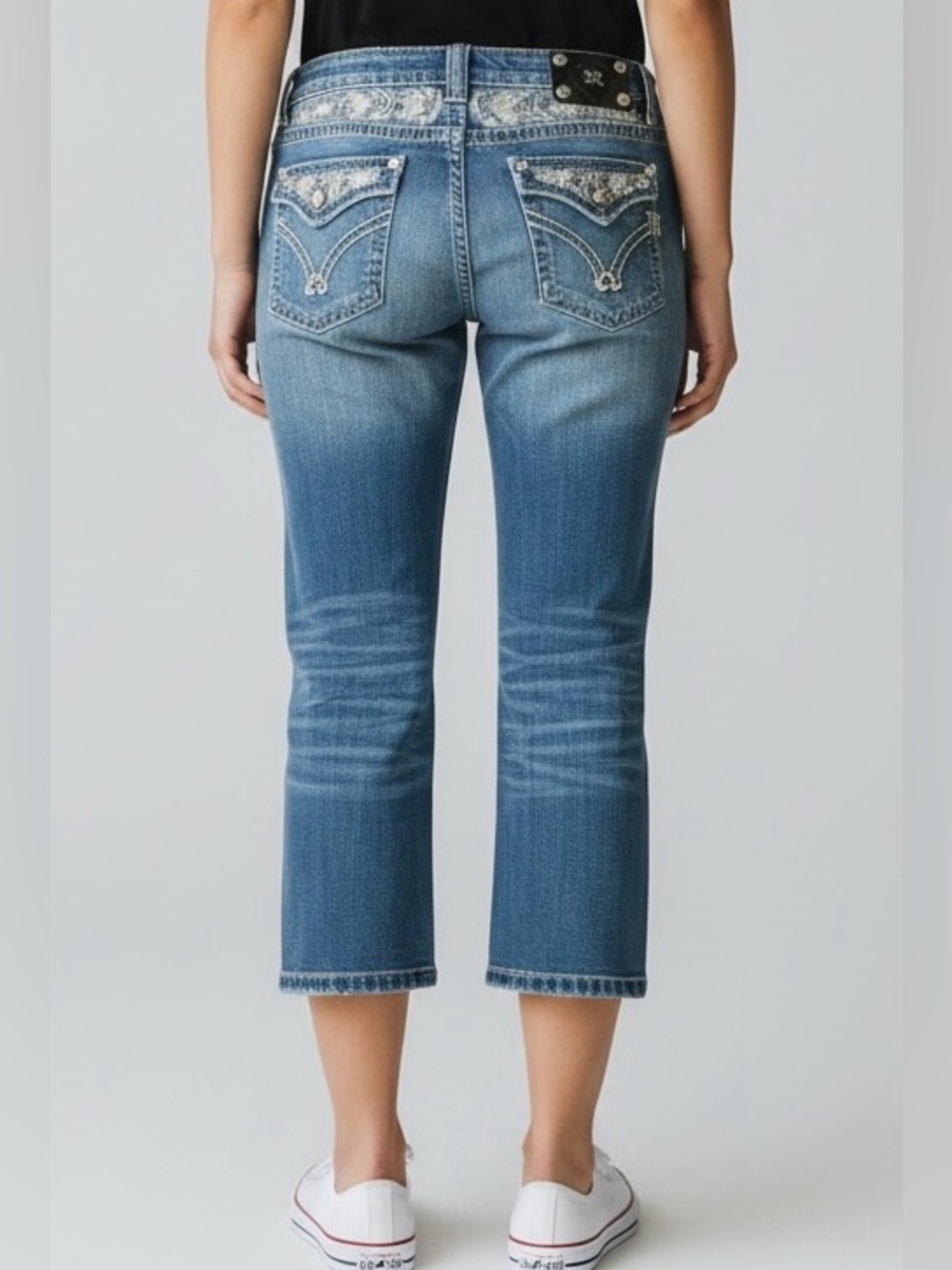 Miss Me Embellished Embroidered Capri Jeans Women’s size 29